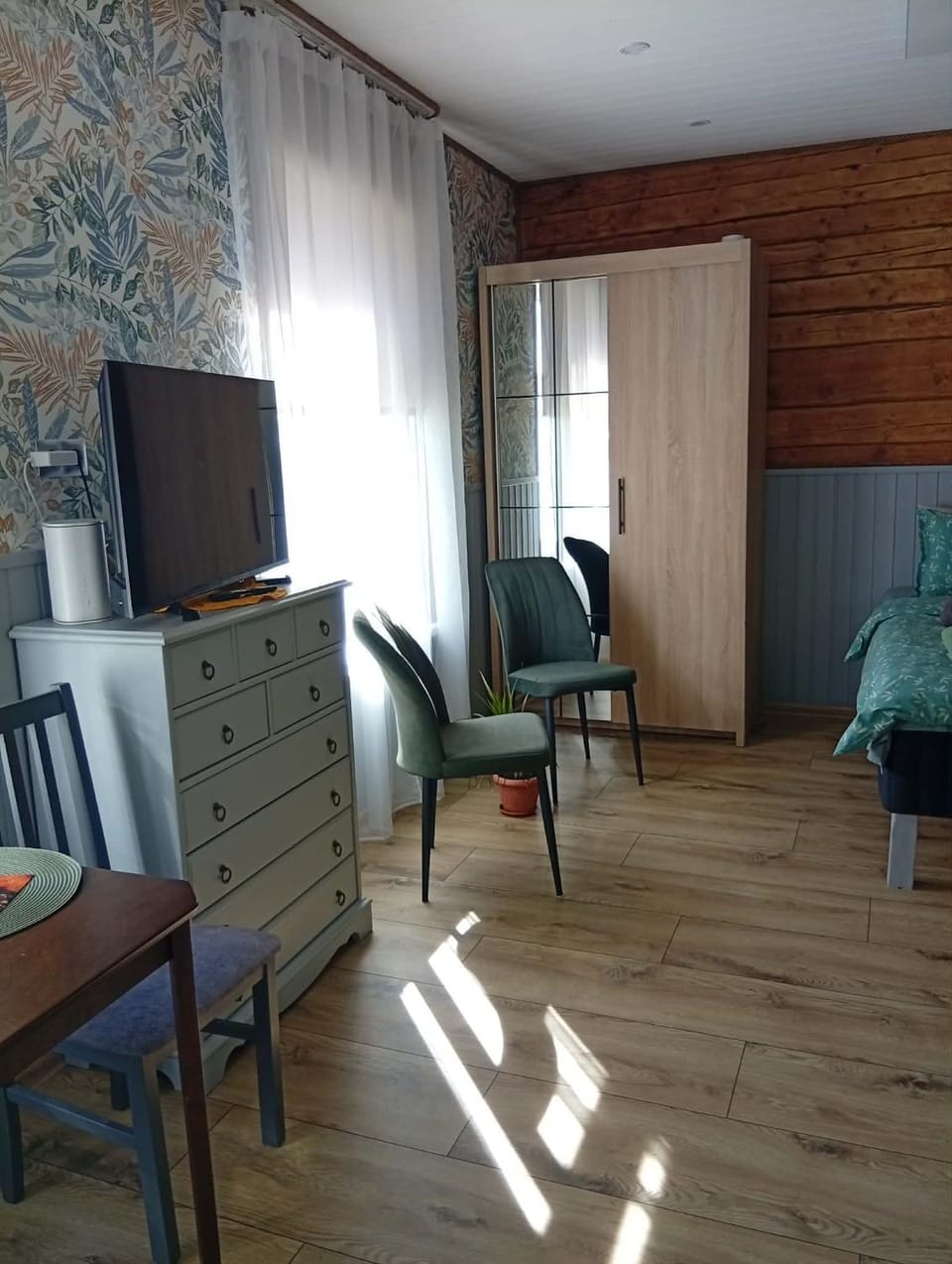 TV and multimedia, Living room, Seating area, wardrobe