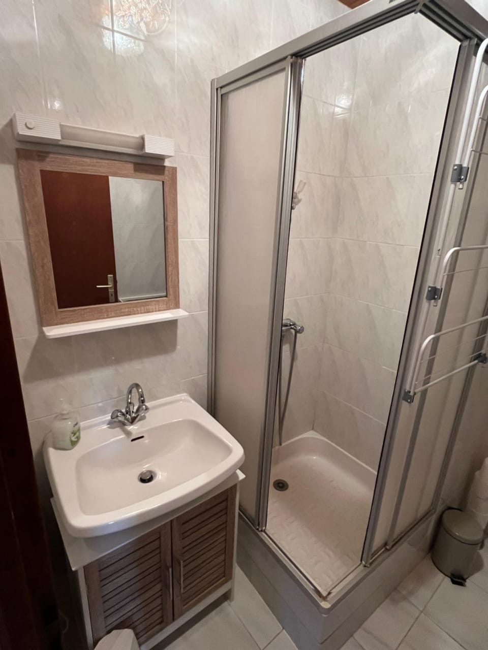 Ch1 lit 160 lavabo individuel, 2 sdb, 3 wc, 1 cuisine, séjour partagés Bed and Breakfast in Occitanie