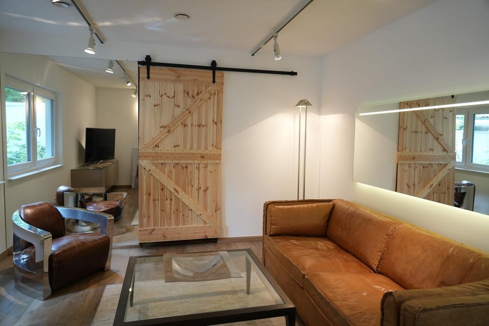 Communal lounge/ TV room, Living room, Seating area, Evening entertainment