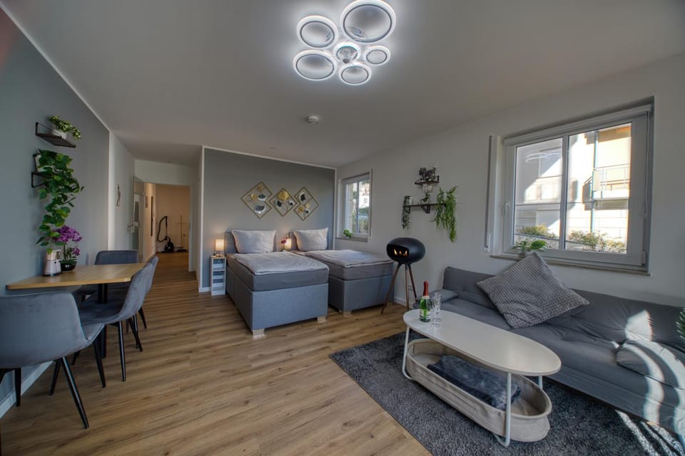 Living room, Seating area, Dining area, fireplace
