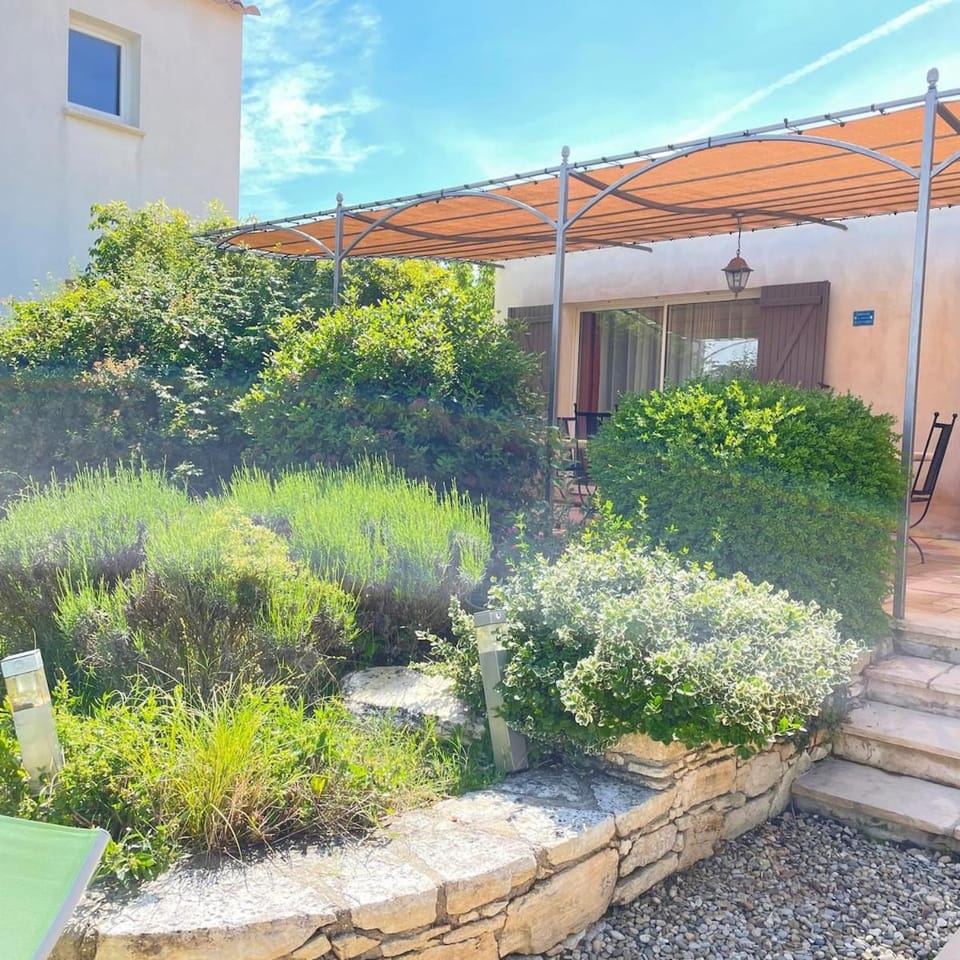 La Villa de Caro, Blauzac House in Provence