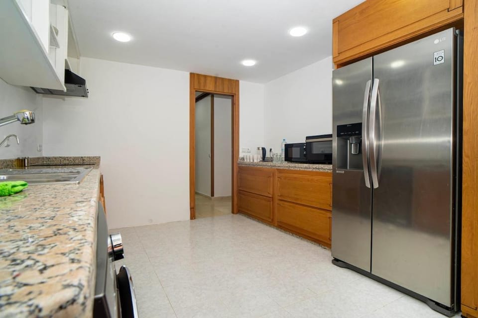 Luxurious with Beach 5 min away and Train 1 min away Apartment in Tangier