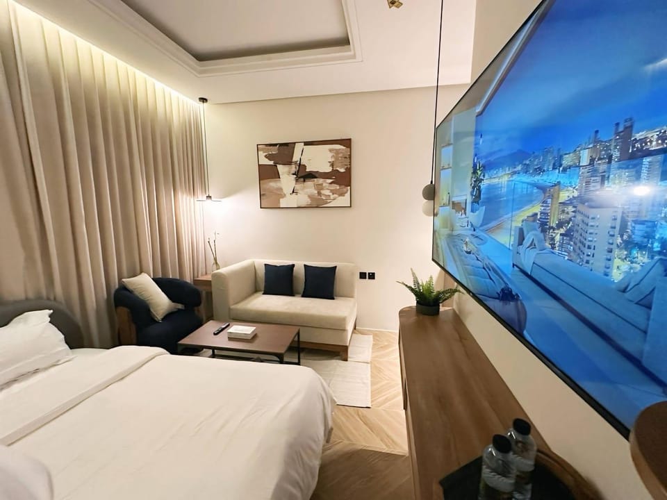 Bed, TV and multimedia, Photo of the whole room, Bedroom