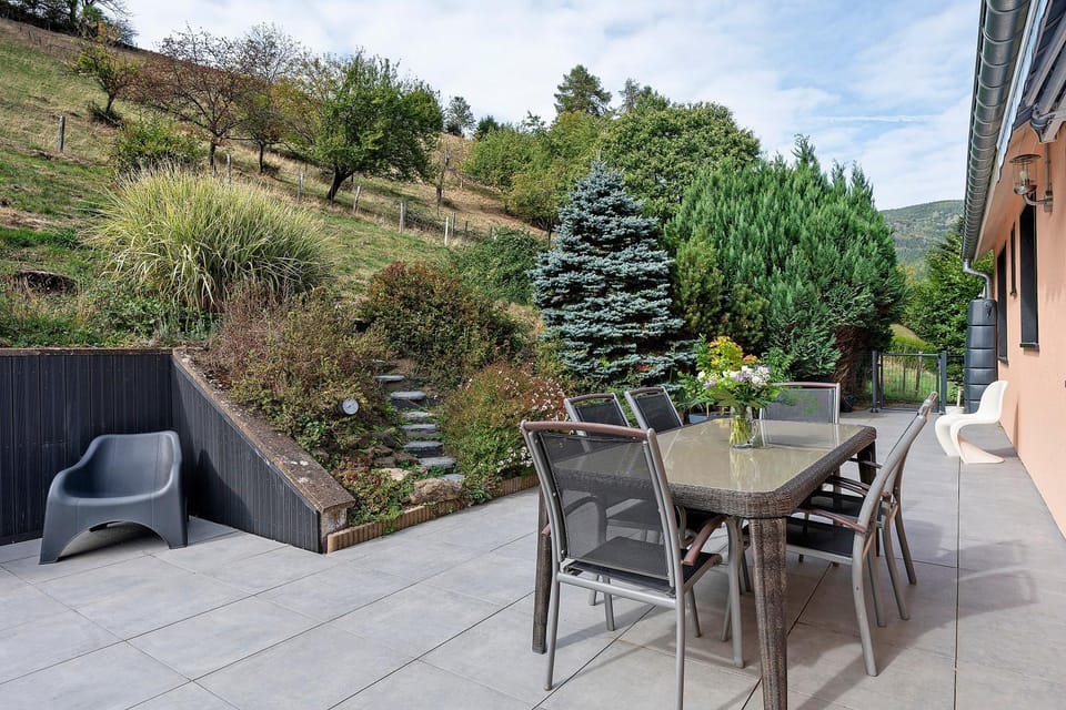 Property building, Balcony/Terrace, Living room
