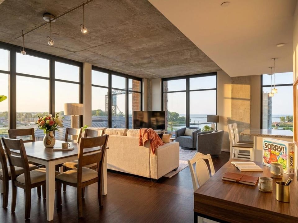 Lake Riverfront Balcony Garage Parking Apartment in Ohio City