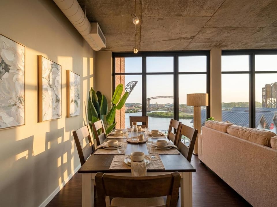 Lake Riverfront Balcony Garage Parking Apartment in Ohio City