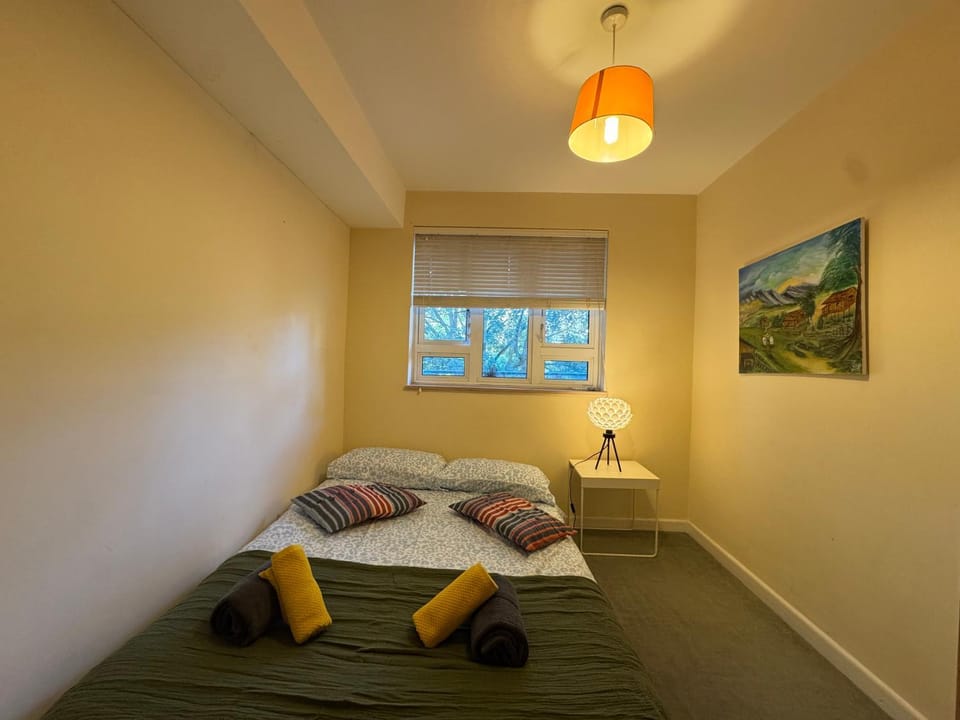 Photo of the whole room, Bedroom, towels