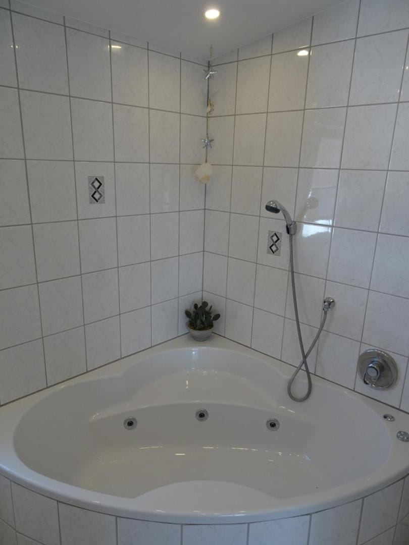 Hot Tub, Bath