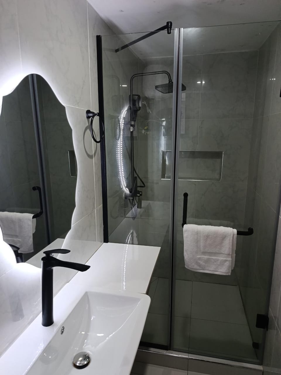 Shower, Toilet, Bathroom, towels
