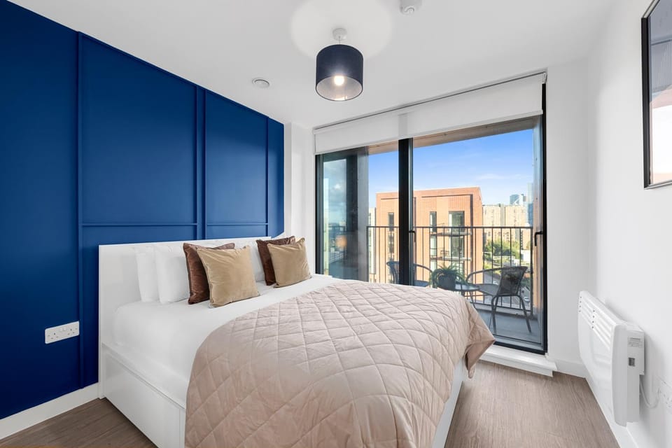 Stylish 2 Bed Apt w/ Balcony & Gym | Sleeps 6 Apartment in Salford
