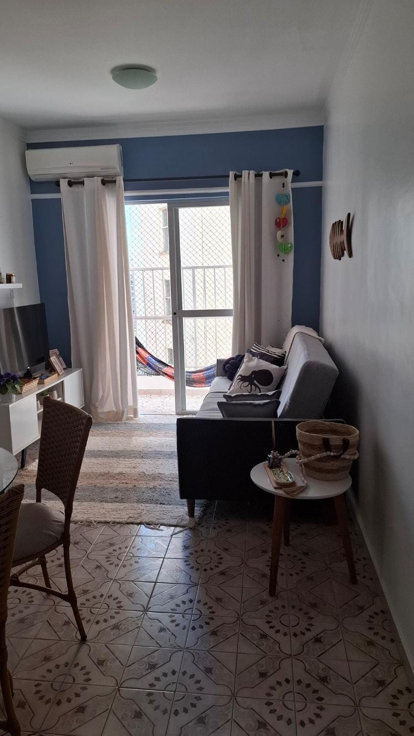 Apartamento com 02 quartos, estacionamento privativo, serviço de praia, wifi e ar condicionado na sala de estar e jantar Apartment in State of São Paulo
