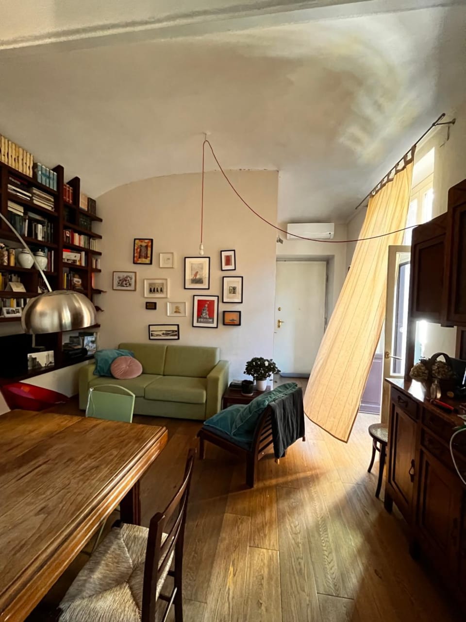 TV and multimedia, Living room, Seating area, Dining area