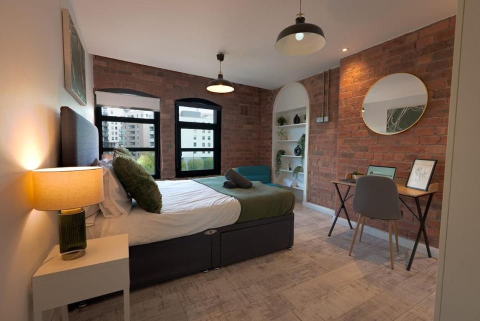 City Centre Apartment, Exposed Brick & Darts Apartment in Leeds