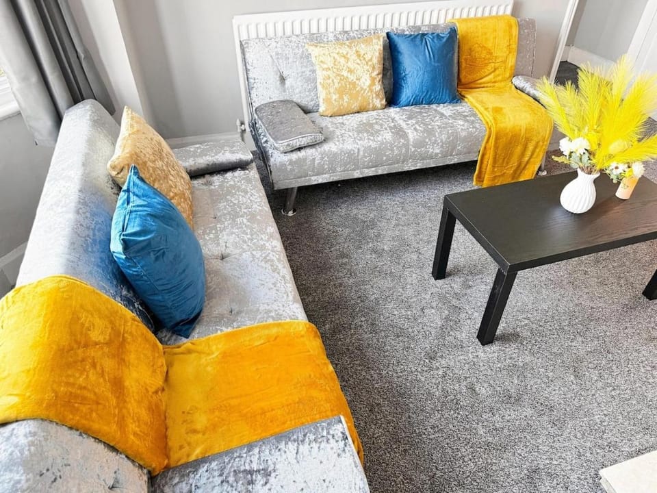 Luxury & Modern House 3 Bed Room Apartment in Coventry