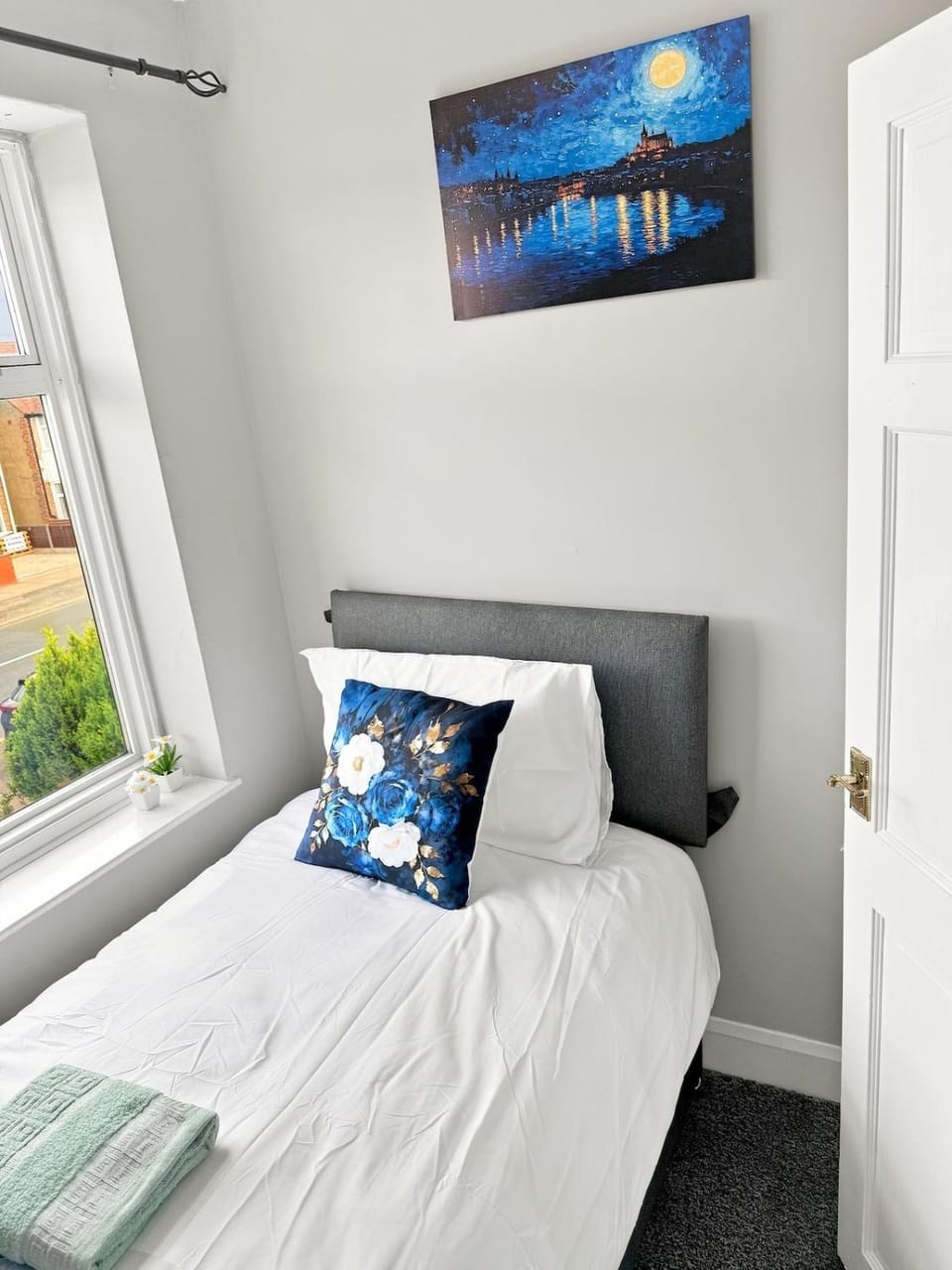 Luxury & Modern House 3 Bed Room Apartment in Coventry