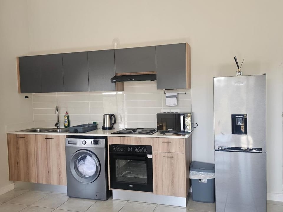 Angelia 1 Bedroom Retreat in Sandton Linbro Park Apartment in Sandton