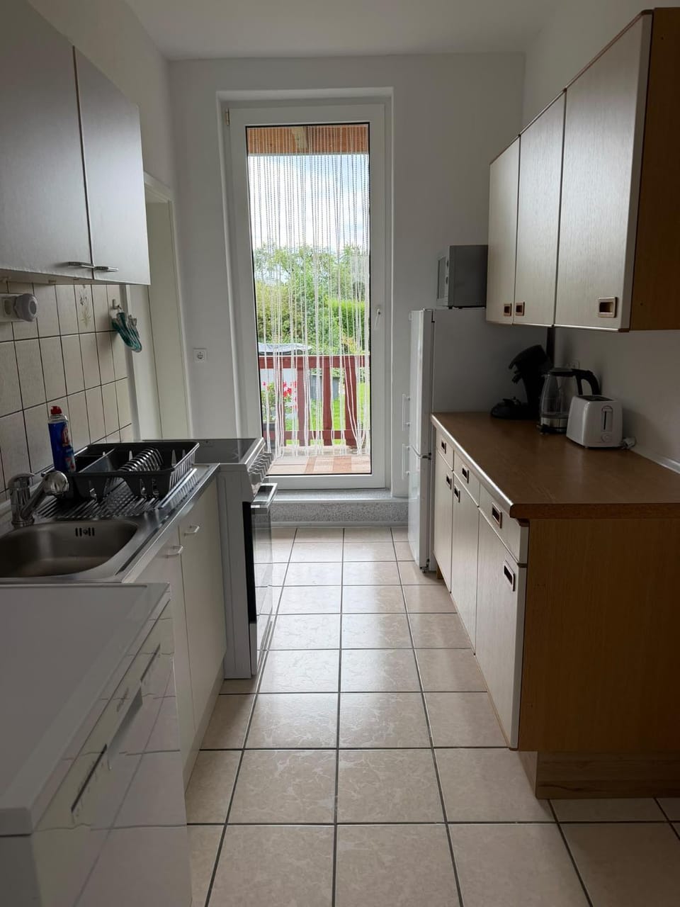 Coffee/tea facilities, dishwasher, microwave, oven, stove, toaster, kitchen