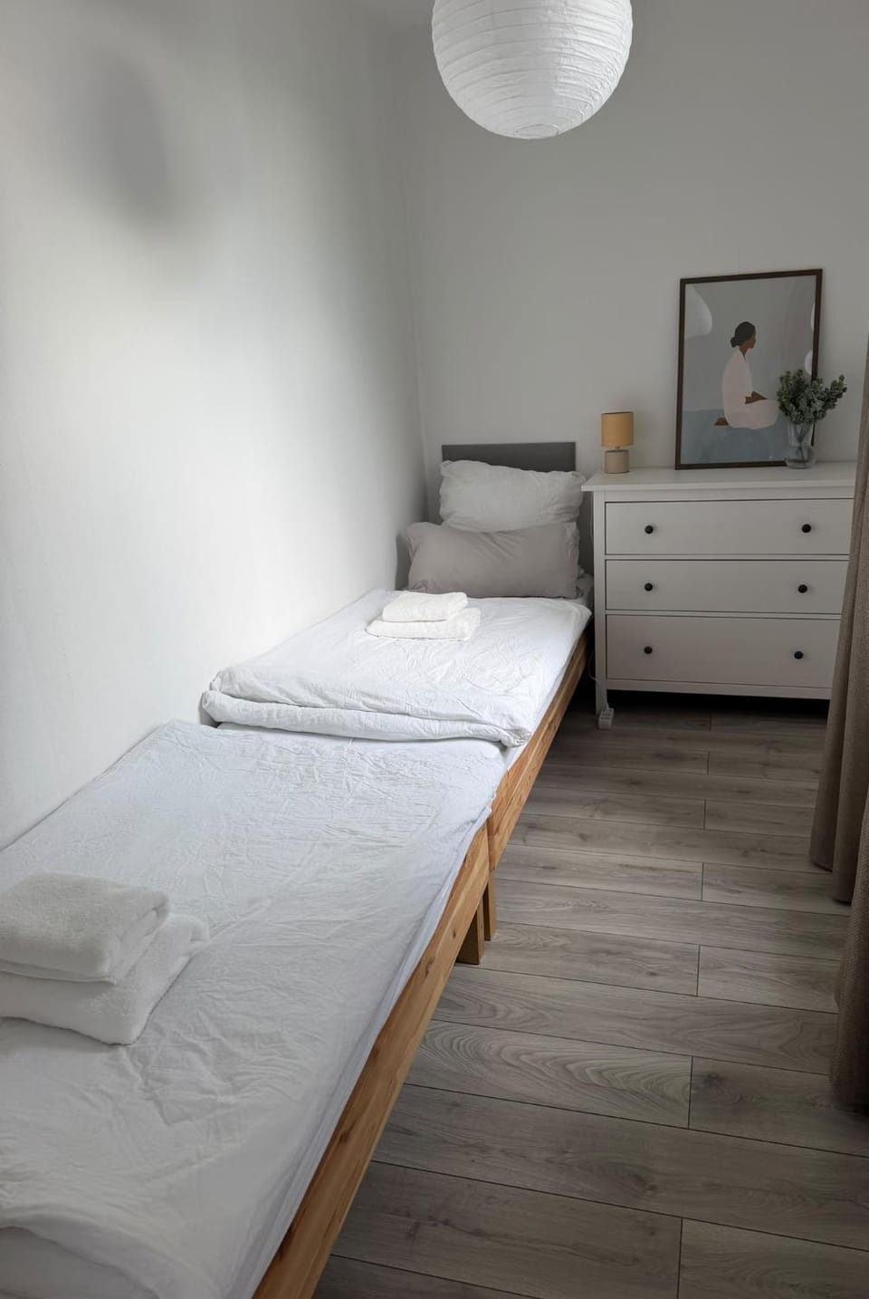 Bedroom, towels