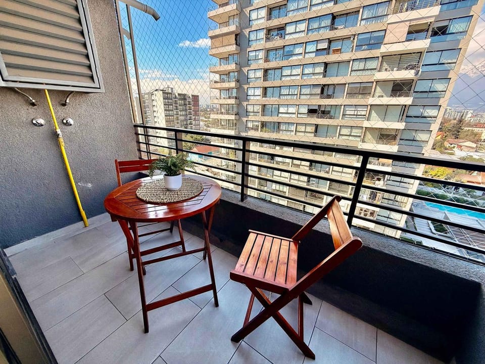 A pasos de estadio Nacional con cama superking Apartment in Santiago