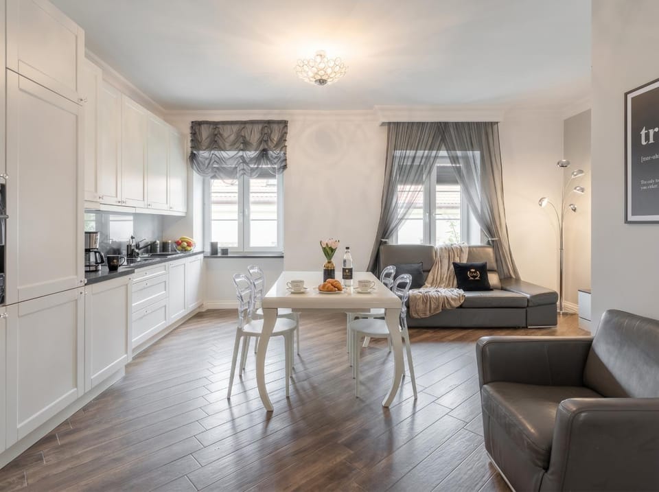 Kitchen or kitchenette, Living room, Seating area, Dining area, minibar, pet friendly, stove