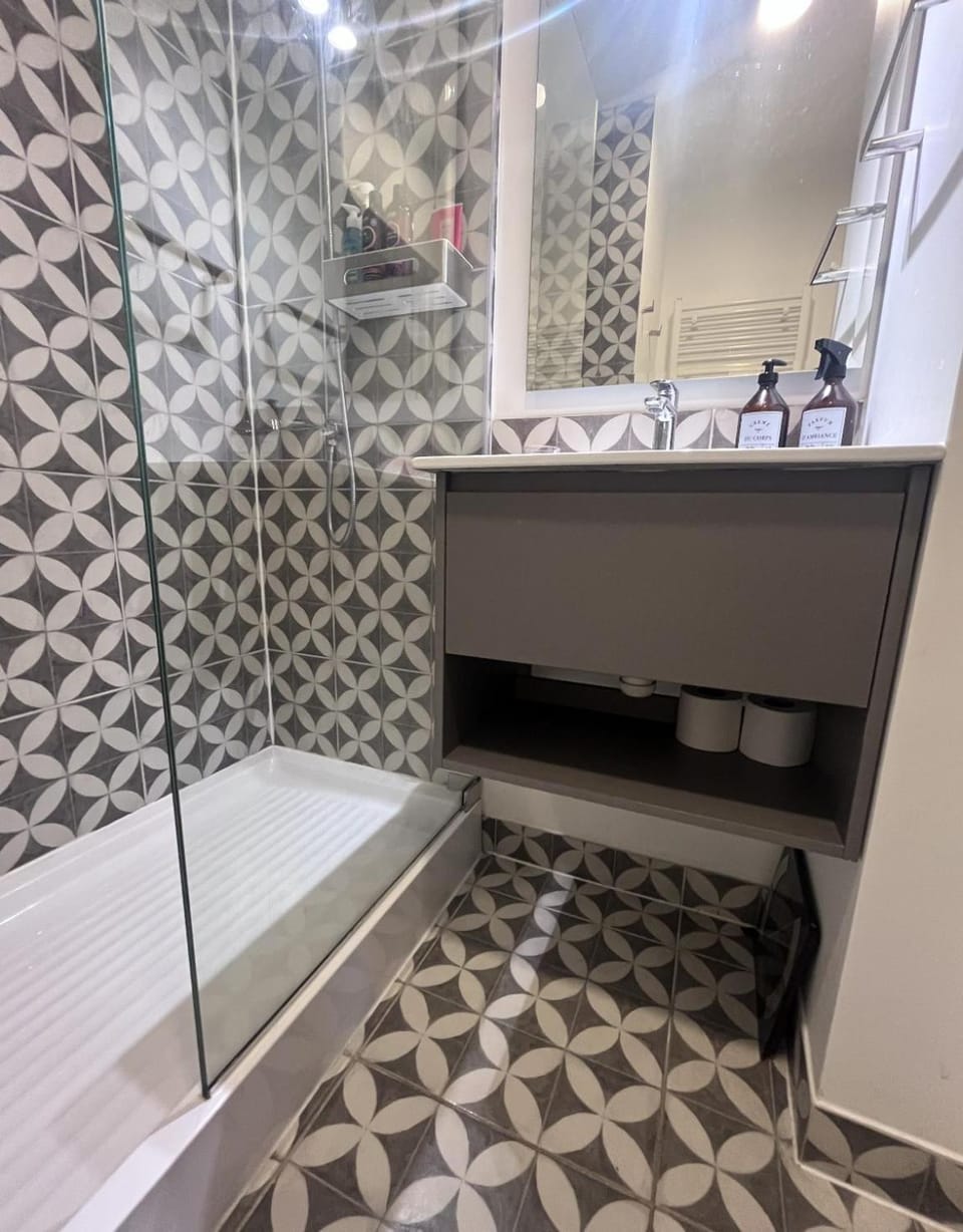 Shower, Bathroom