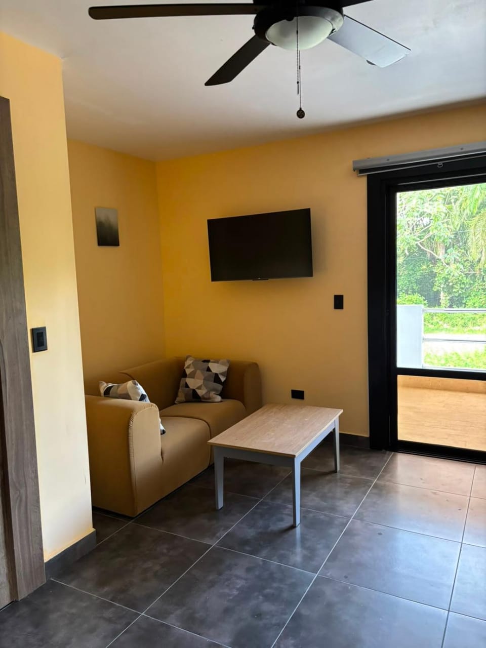 Communal lounge/ TV room, TV and multimedia, Living room, Evening entertainment