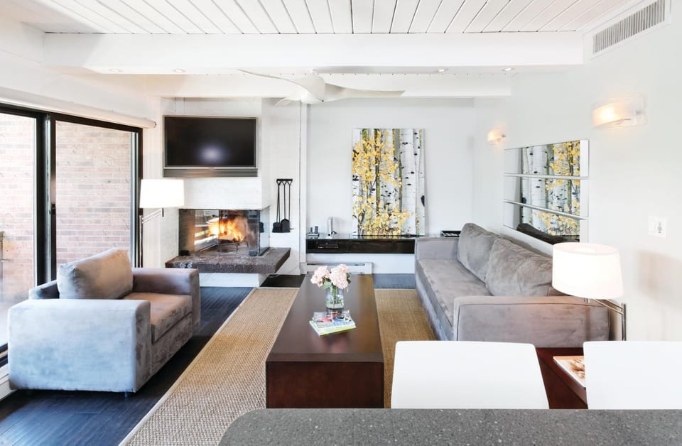 Living room, Seating area, Evening entertainment