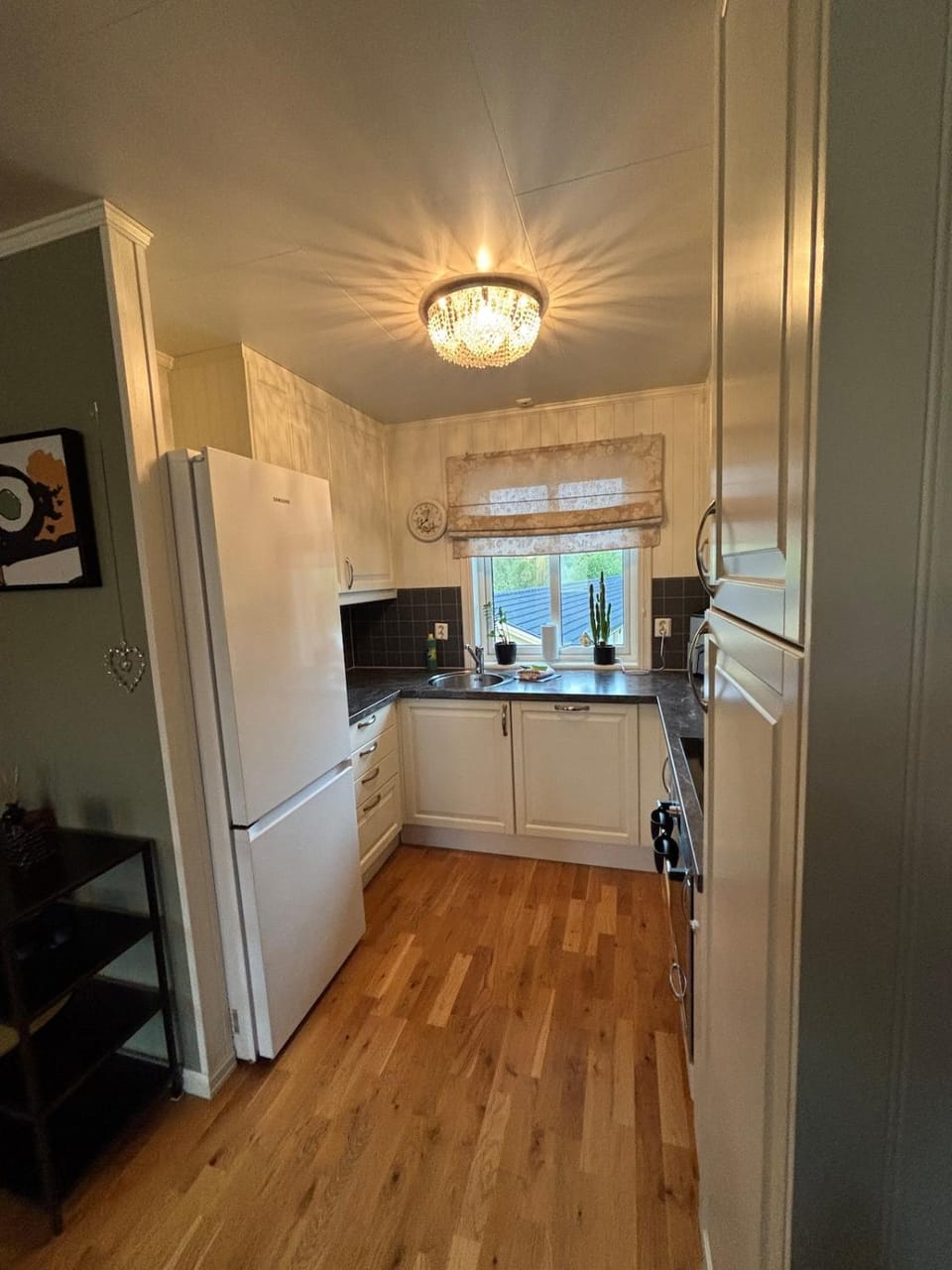 Kitchen or kitchenette, oven, stove
