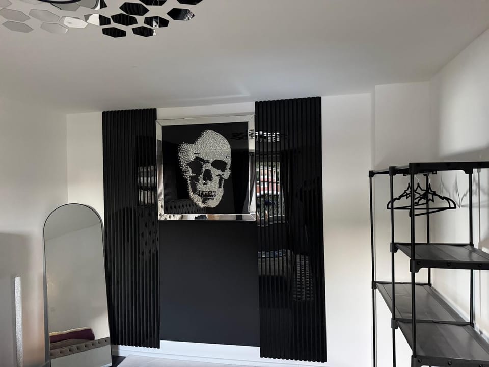Forbidden Fruit - Luxus, Pole & Palmen Apartment in Krefeld