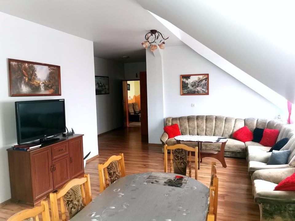 Communal lounge/ TV room, Living room, Seating area