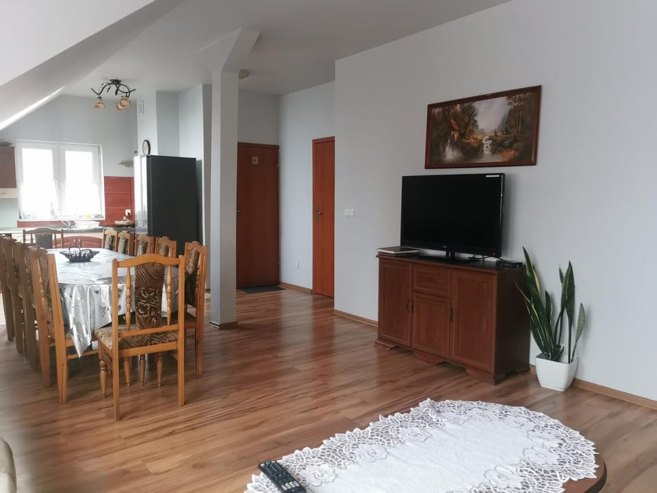 Communal lounge/ TV room, Living room, Dining area
