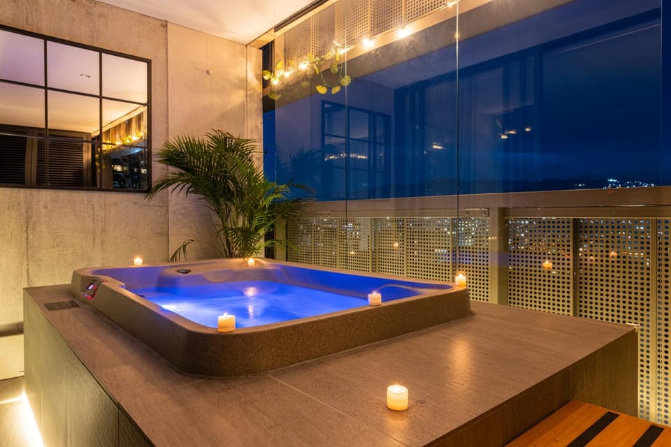 Night, Hot Tub
