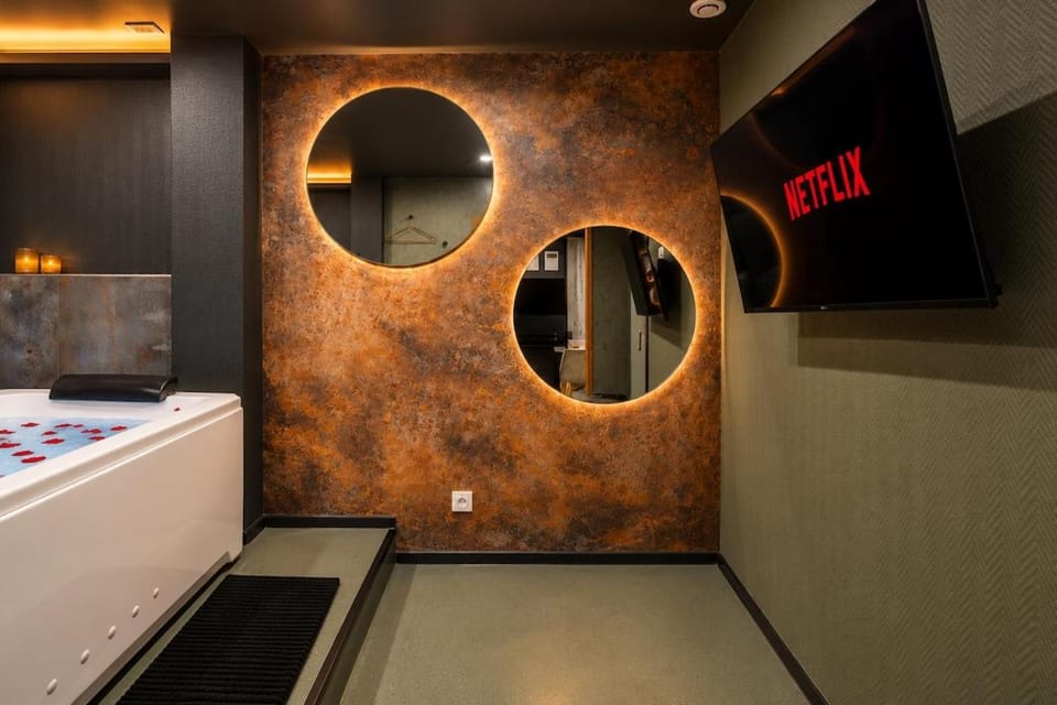 By OZC IMMO, Le Paradoxe - Jacuzzi Apartment in Mulhouse