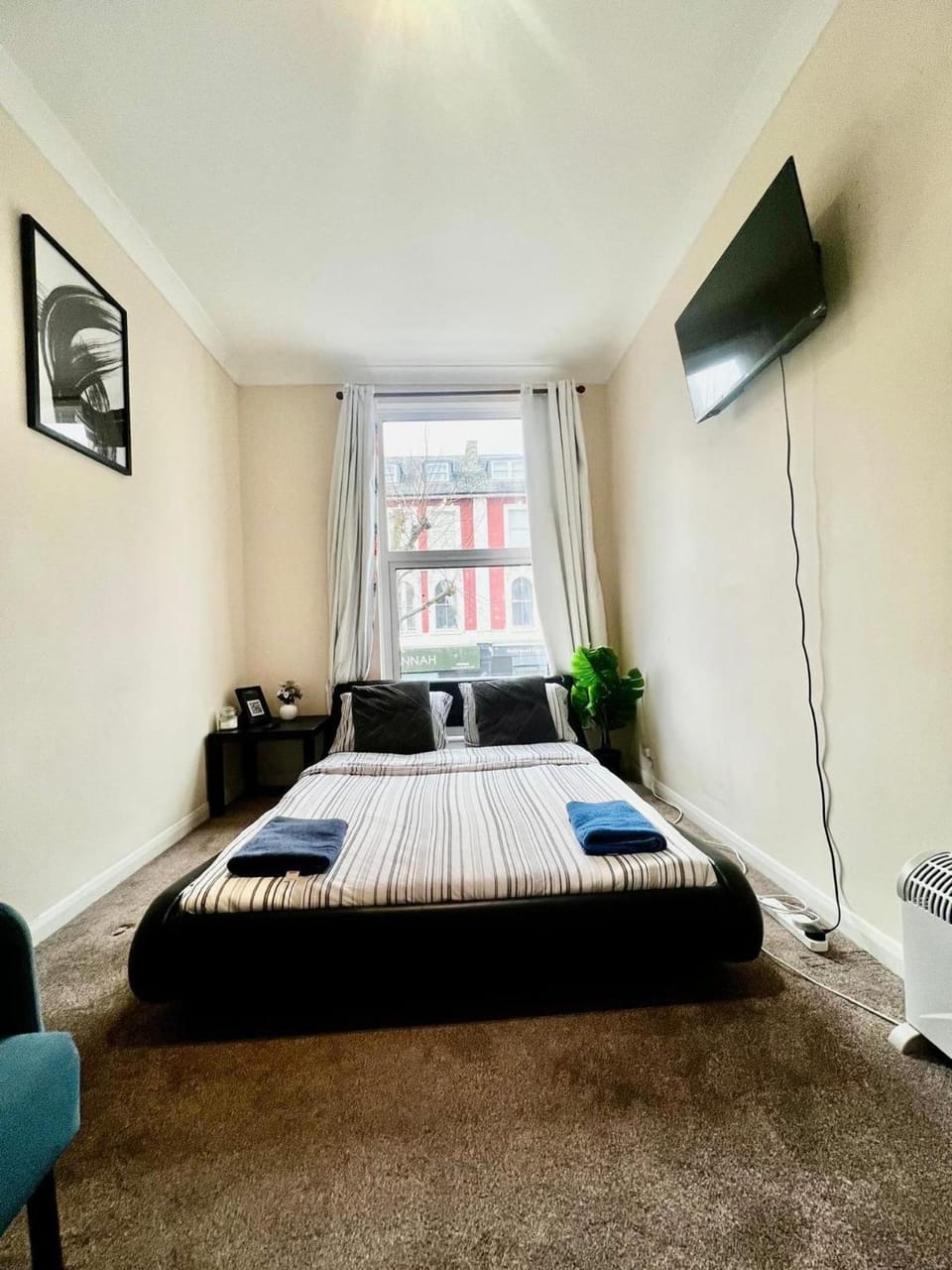 Apartment Sleeps 4 near Station Apartment in Croydon