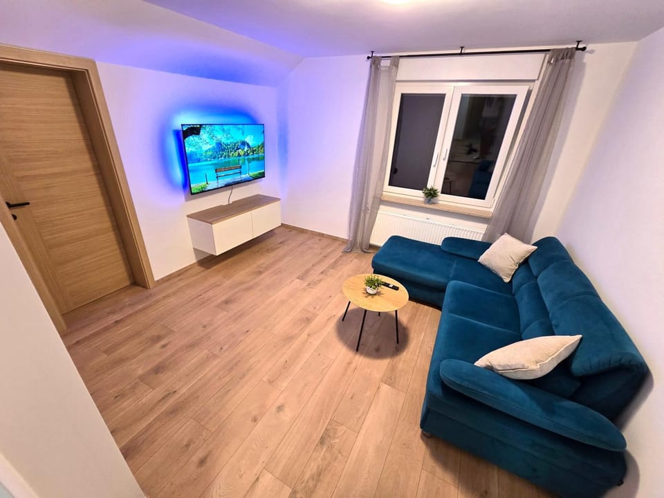 Communal lounge/ TV room, TV and multimedia, Living room