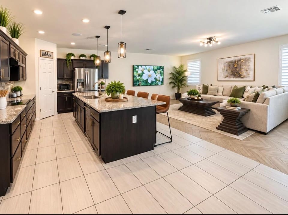 spacious 2story home House in Avondale