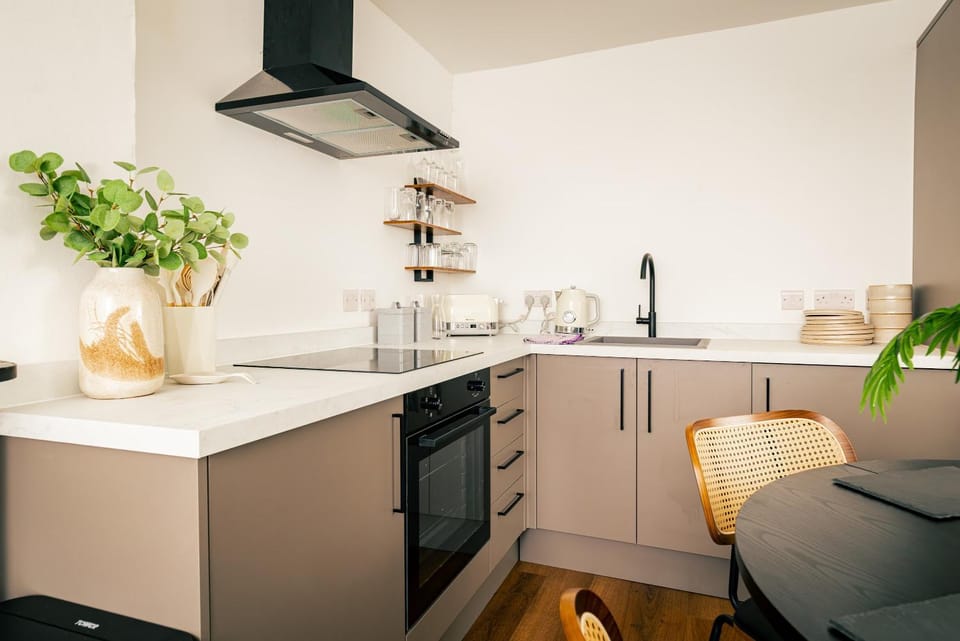 Kitchen or kitchenette, Dining area, oven, stove