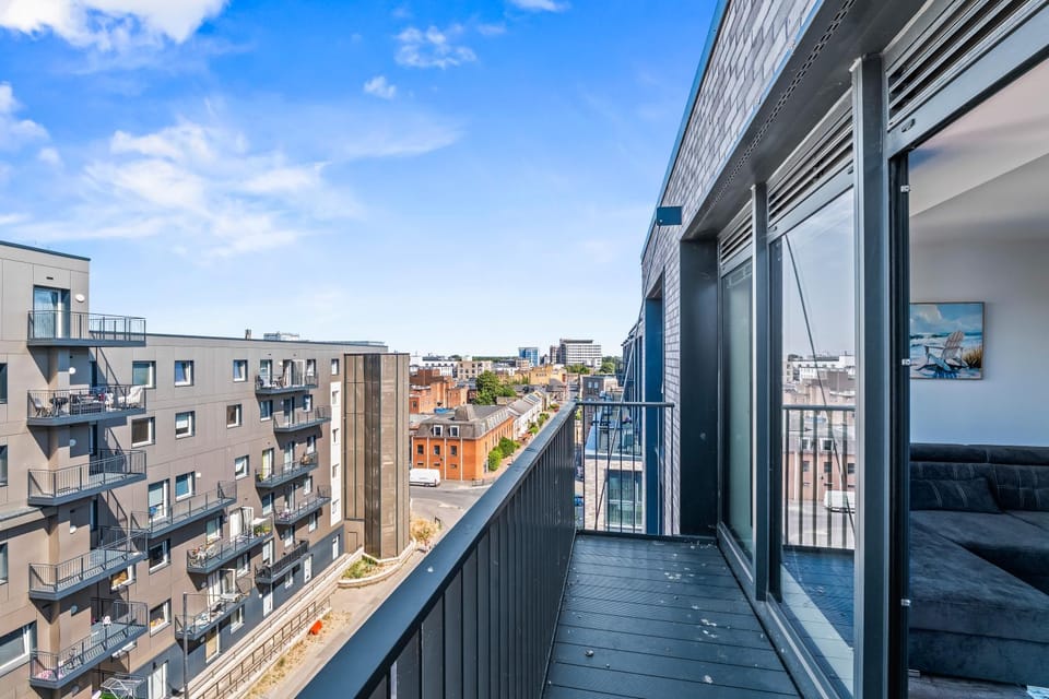 Property building, View (from property/room), Balcony/Terrace, City view