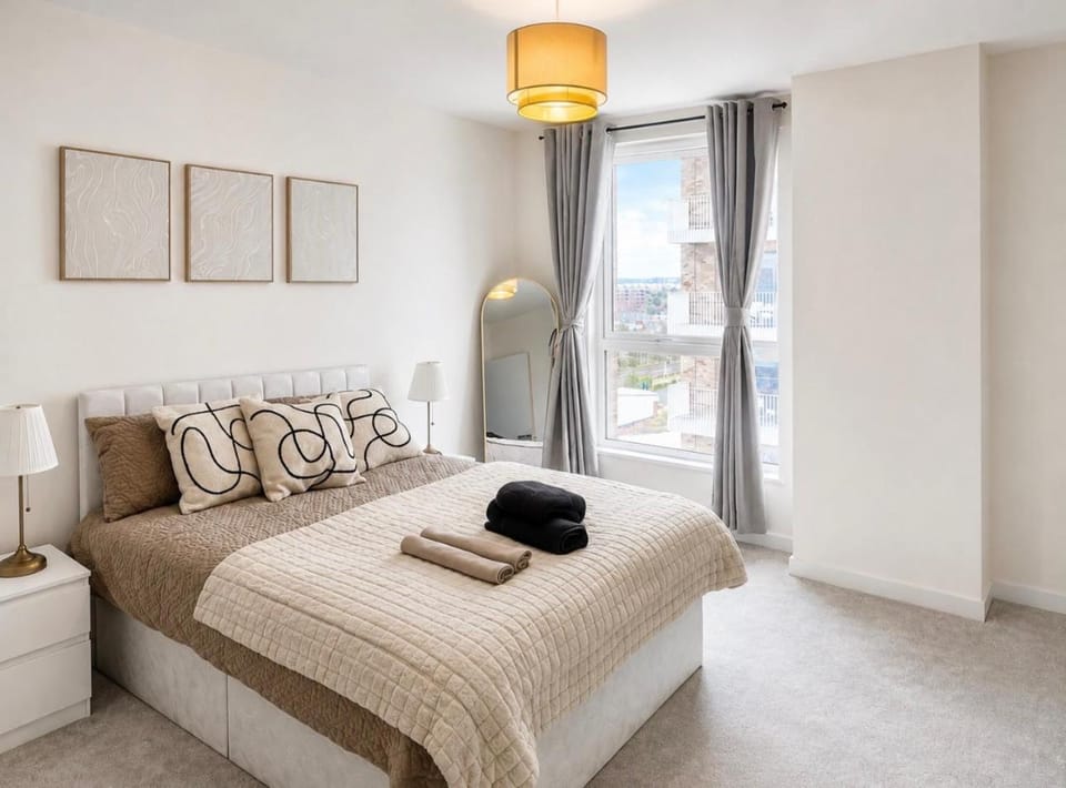 Luxury 1 Bed in Harrow, sleeps 5, 14 minutes from Wembley Apartment in Harrow