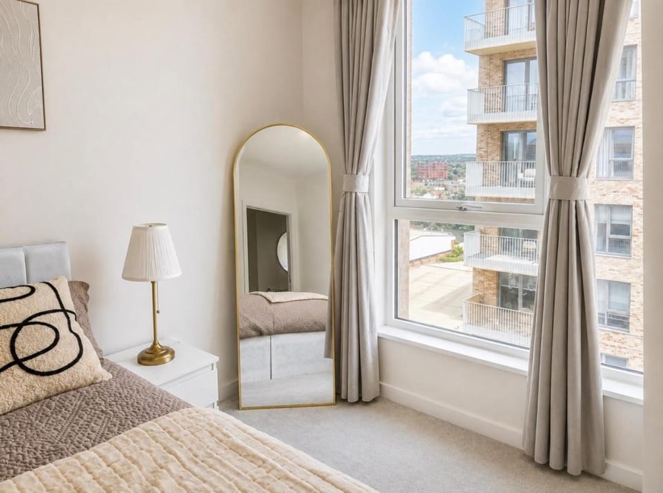 Luxury 1 Bed in Harrow, sleeps 5, 14 minutes from Wembley Apartment in Harrow
