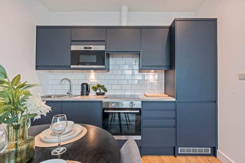 Kitchen or kitchenette, Dining area, oven, stove