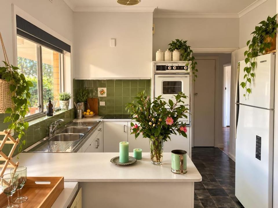 Nagambie Country Stay | Waters Edge House in Nagambie