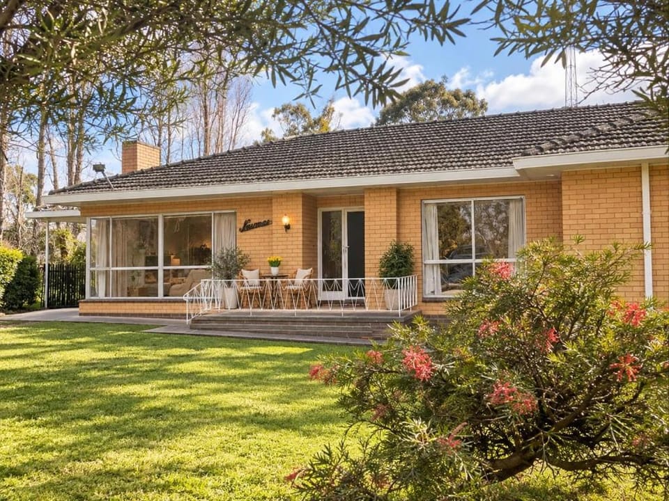 Nagambie Country Stay | Waters Edge House in Nagambie