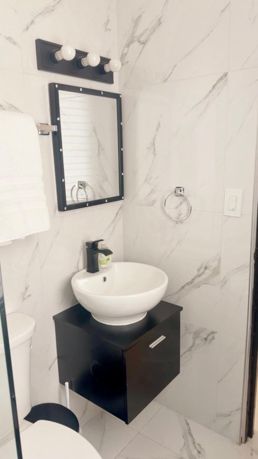 Modern Suite Near SJU Airport Water Reserve System Apartment in Carolina