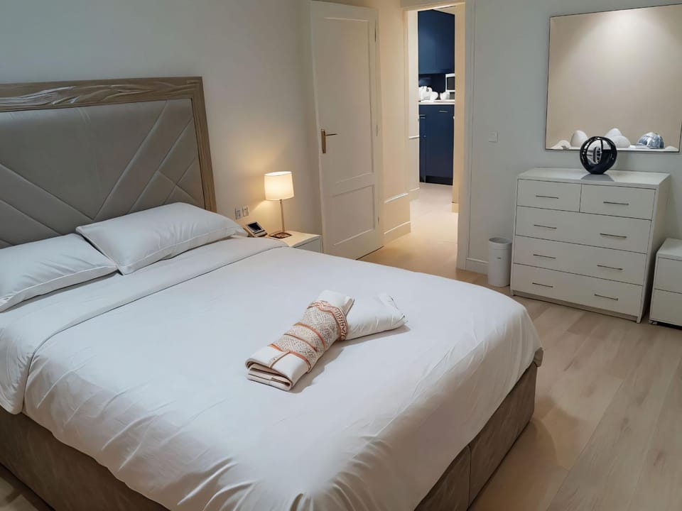 Bed, Photo of the whole room, Bedroom, towels, wardrobe
