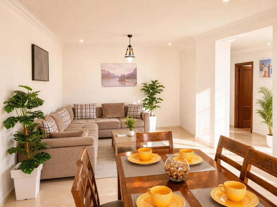 Living room, Food and drinks, Seating area, Dining area, Food