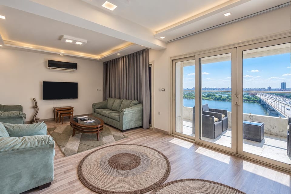 TV and multimedia, View (from property/room), Balcony/Terrace, Living room, River view, air conditioner
