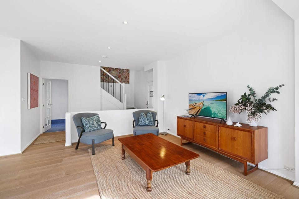 The Blue Whale Huskisson by Book Jervis Bay House in Huskisson