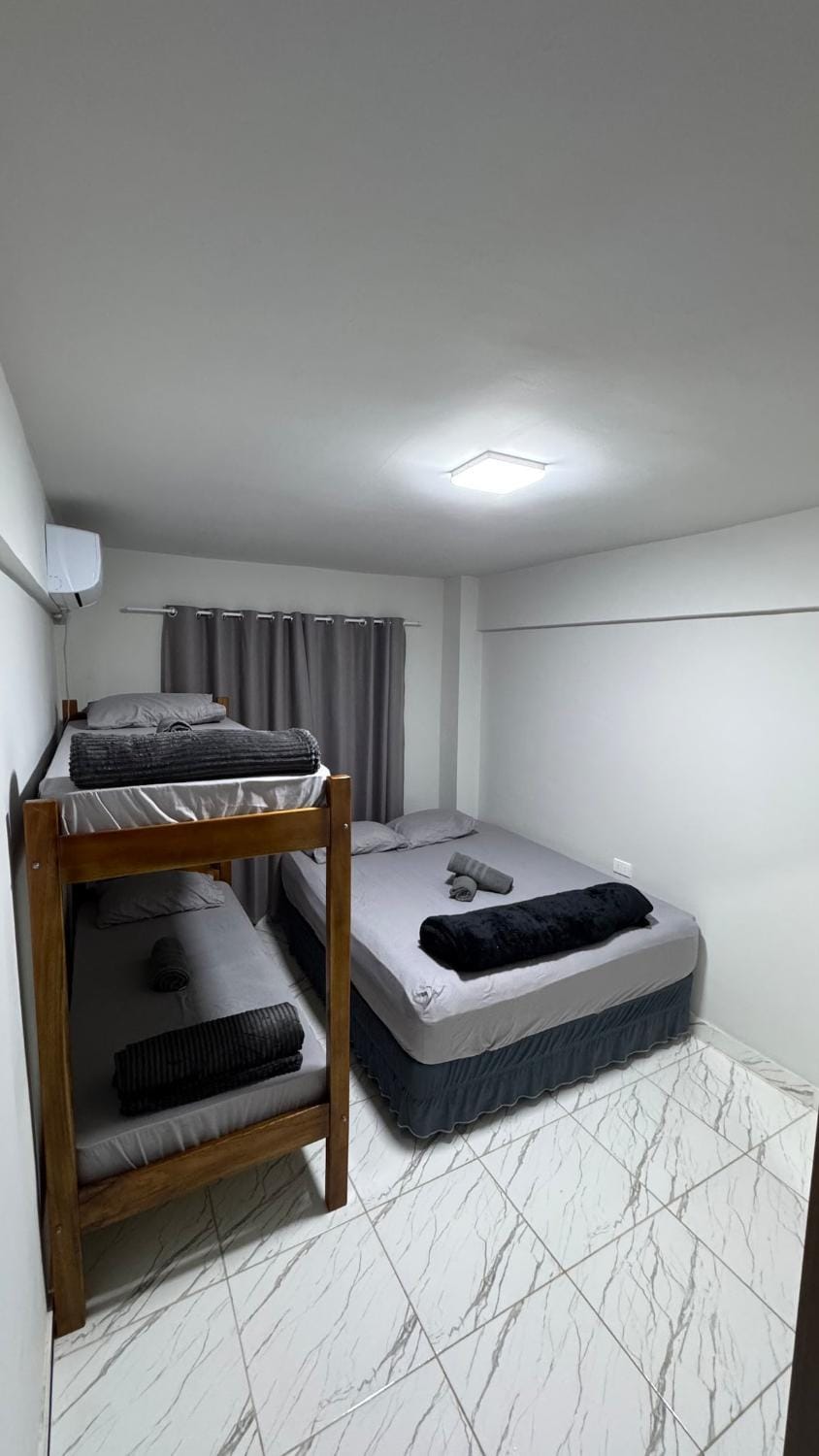 Bedroom, bunk bed