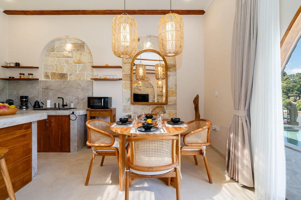 Kitchen or kitchenette, Dining area, Pool view, stove